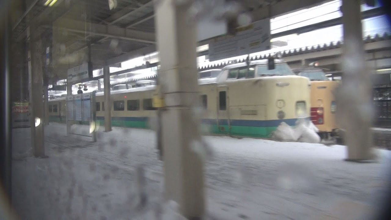 5 hours 45 minutes delayed Sleeper Express Nihonkai departing 2012