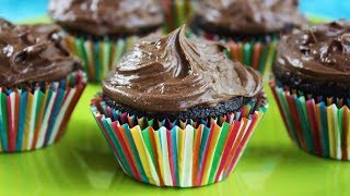 Full recipe:
https://www.jennycancook.com/recipes/easy-healthier-chocolate-cupcakes/
jenny jones shares a super easy one bowl recipe for dark chocolate
cupca...