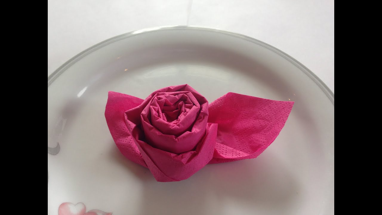 Servietten falten einfach 'Edle Rose' für Hochzeit