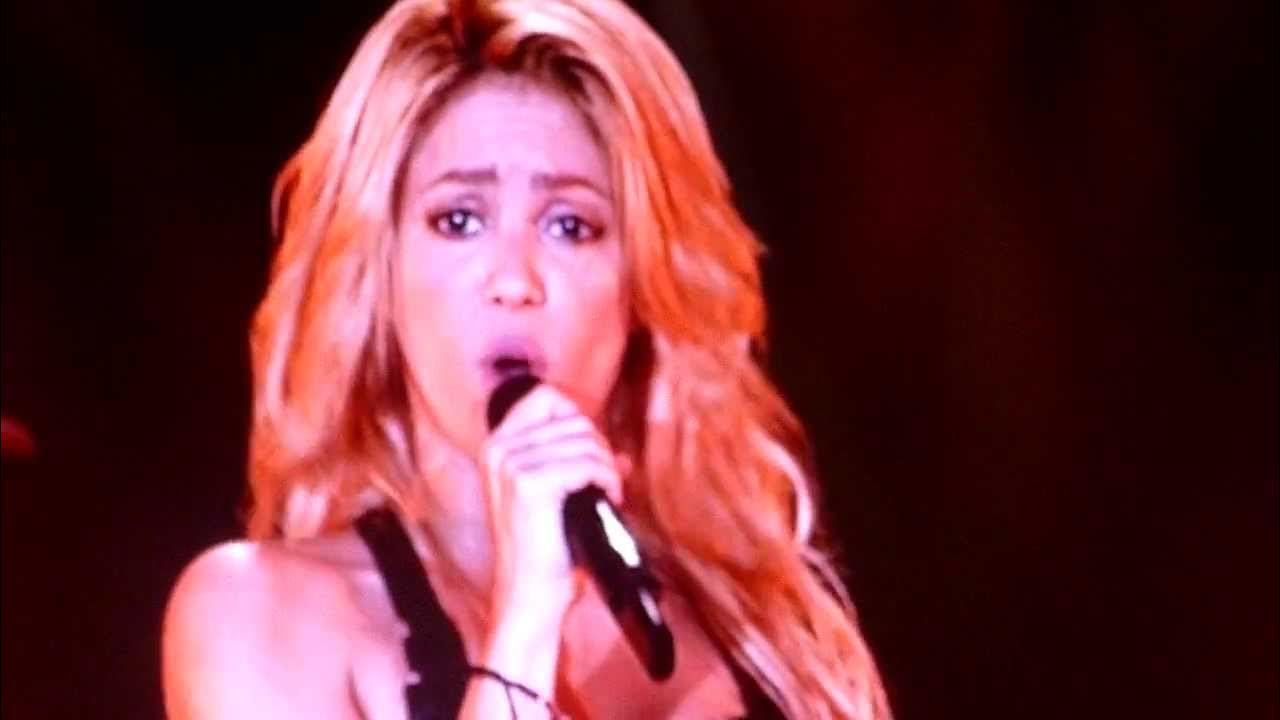 Shakira - Loca live@SAP Arena Mannheim 2011 - YouTube