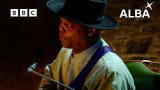 Eric Bibb &amp; Dirk Powell | Goin&#39; Down The Road Feelin&#39; Bad | Transatlantic Sessions | BBC ALBA