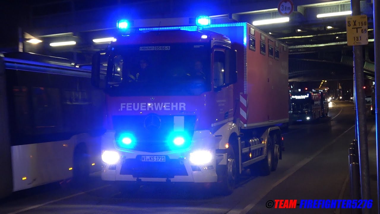 [Woolworth brennt in voller Ausdehnung] Großbrand in Frankfurt Höchst - über 150 Kräfte im Einsatz