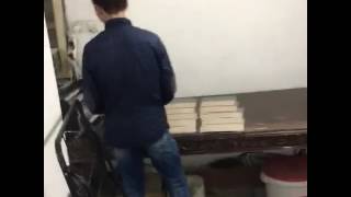 Sarii Ti̇tretti̇n Beni̇ Ti̇tretti̇n