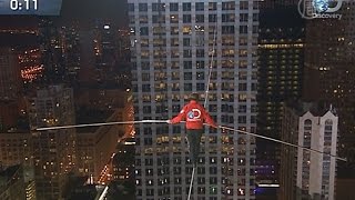 Ник Валленда прошёл по тросу между небоскрёбами с завязаными глазами (новости) Ник Валленда прошёл по тросу между небоскрёбами с завязаными глазами (новости)