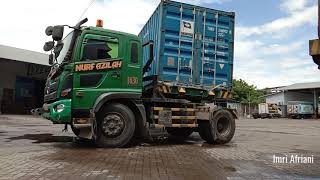 Tampa Susah Payah, Begini Cara Truk Kontainer Putar Balik