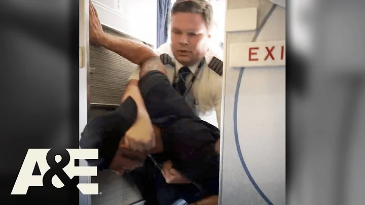 Hero Pilot TACKLES Man That Assaulted Flight Attendant | Fasten Your Seatbelt | A&E - DayDayNews