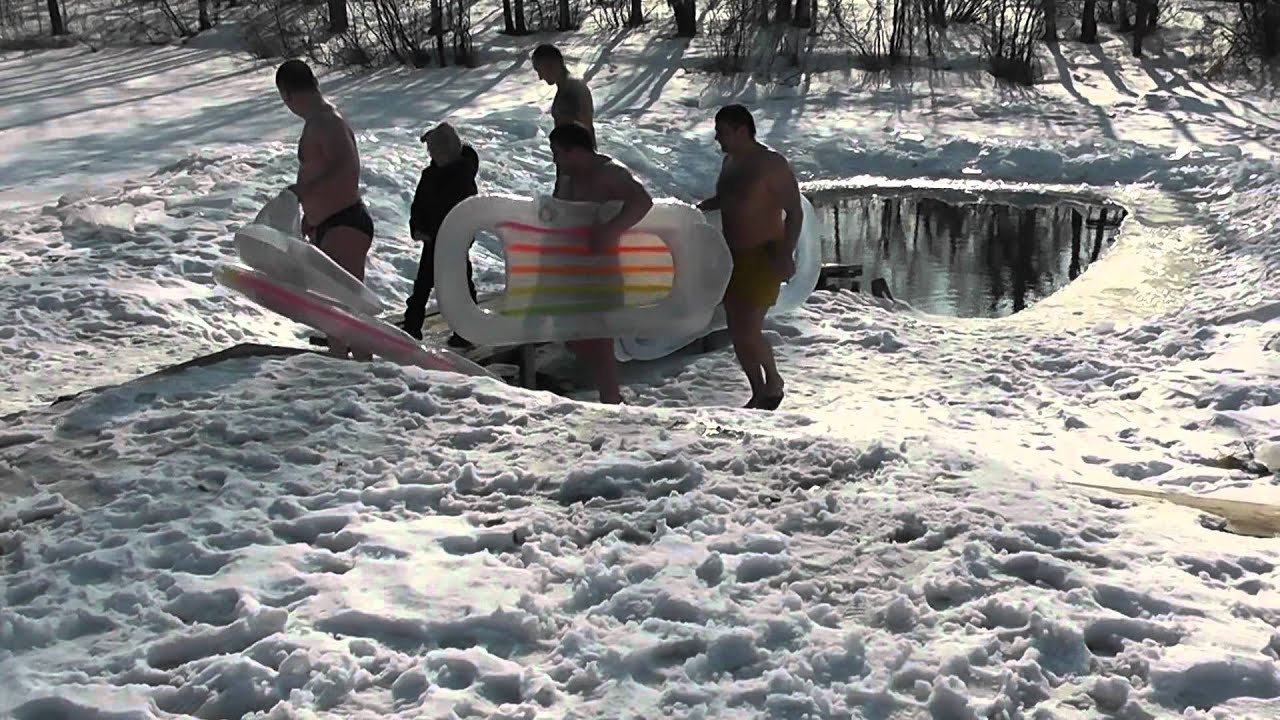 клуб моржей  из Екатеринбурга открыл пляжный сезон