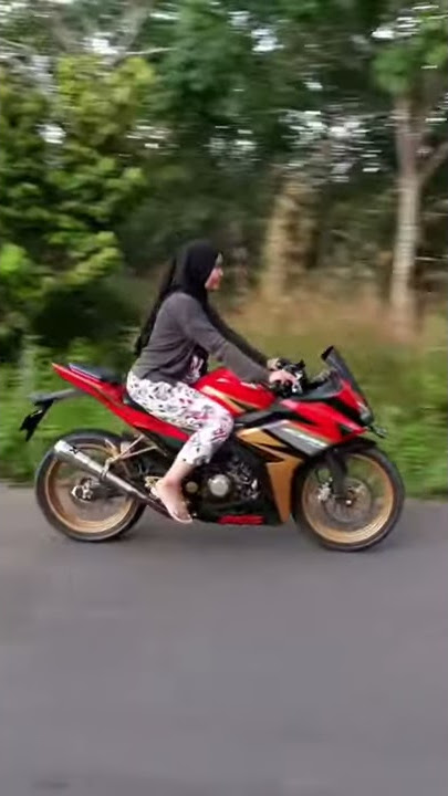 HONDA CBR 150R FACELIFT 2016# begini kalau cewek pakai CBR 150 r facelift
