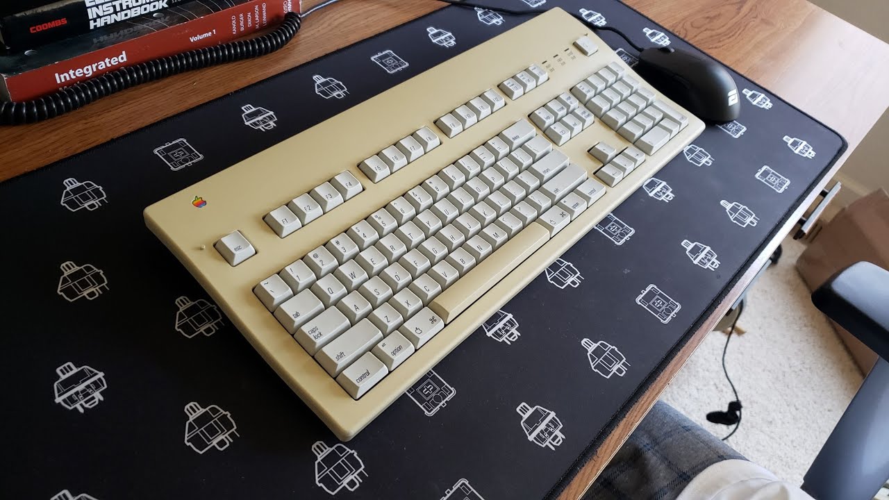 Apple Extended Keyboard II Typing Demo [Alps SKCM Salmon]