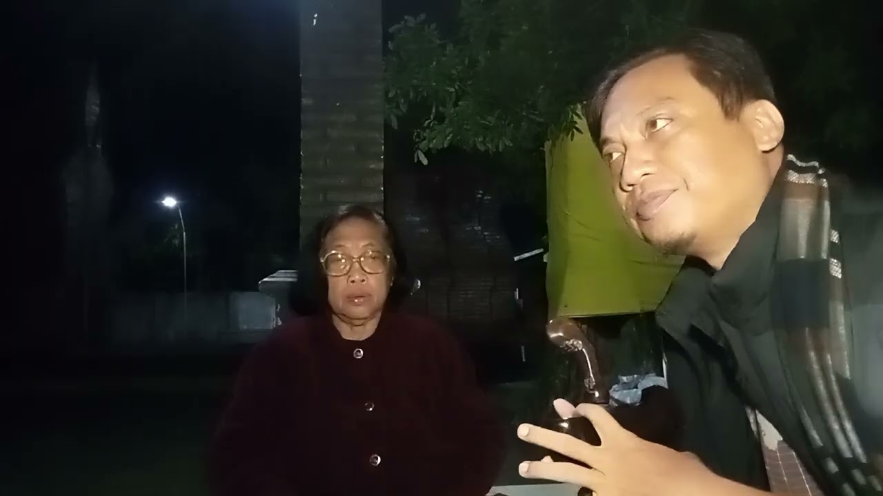 Seorang Ibu di datangi RAtunya Bidadari di suruh datang ke Makam Kuno Nyai Lambang Kuning Madiun. 