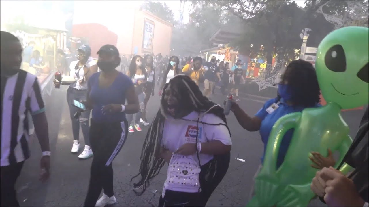 Six Flags FRIGHT FEST Scream Kings & Queens at Over Texas (2020)