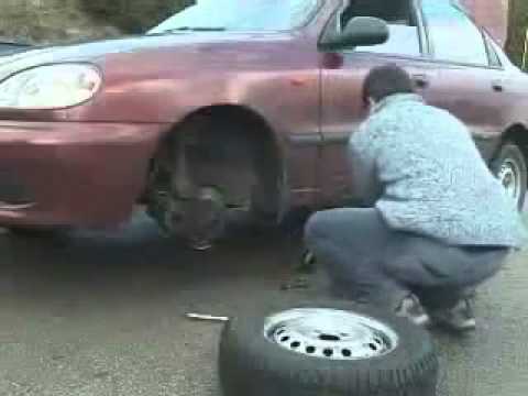 Как правильно ставить аварийный знак!!! Смотреть всем!