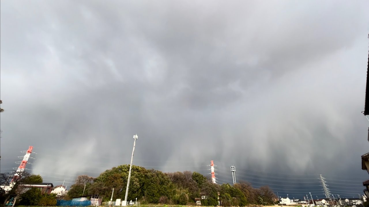☁ 📢 2024年3月20日 1 clouds on a windy day ,雲（くも）,구름 - YouTube