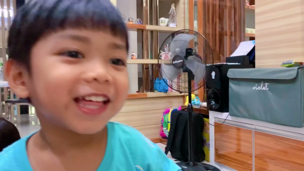 Unboxing toys “Rainbocorn sweet shake surprise”