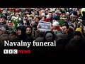 Thousands of Russians defy Putin with protest chants at Navalny’s funeral | BBC News