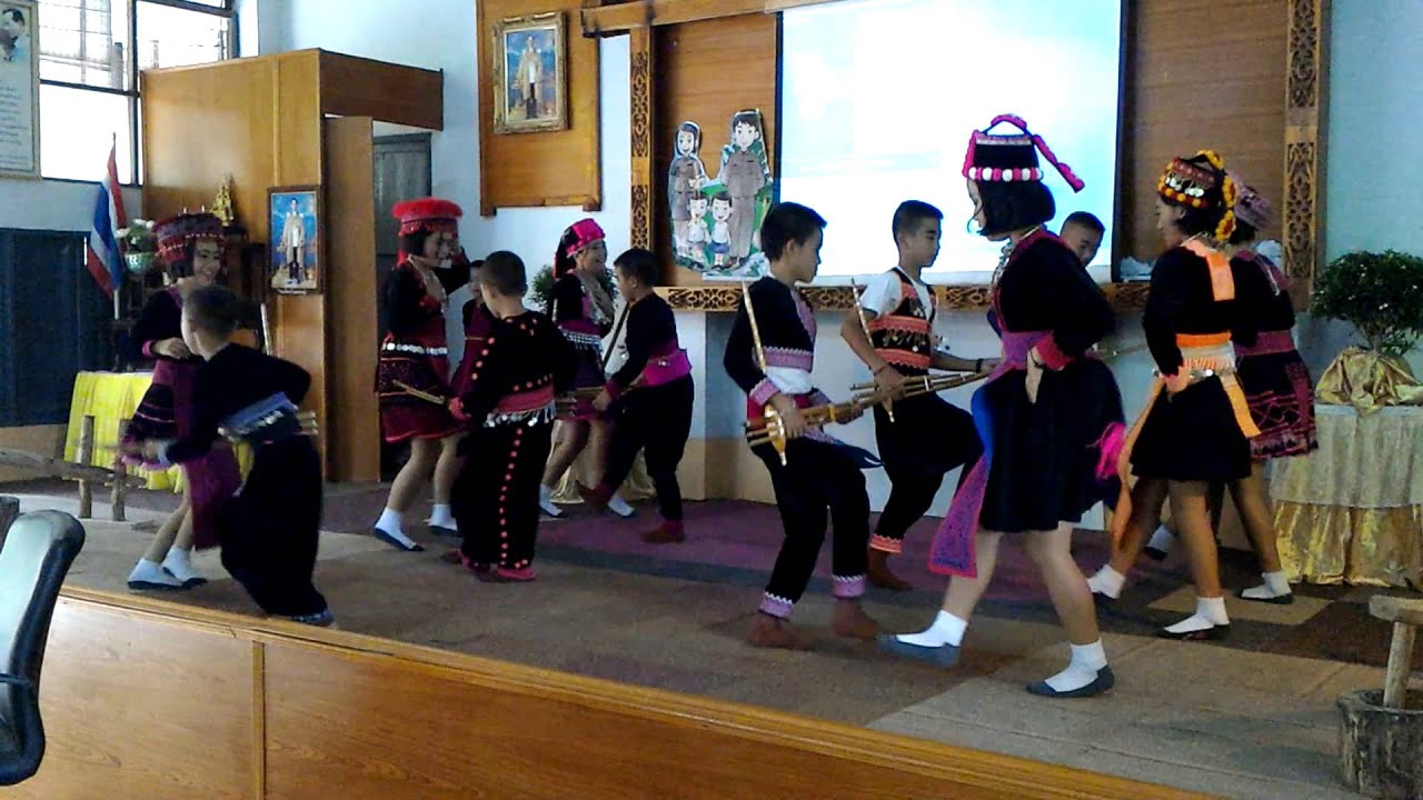 การแสดงของนักเรียนโรงเรียนบ้านเหล่าหญ้า ตอนที่ 2