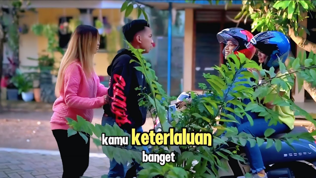 GARA2 JALAN KAKI BOS MUDA TERSUNGKUR DIBULLY OLEH PASANGAN YANG KETERLALUAN, Terdiam setelah tau