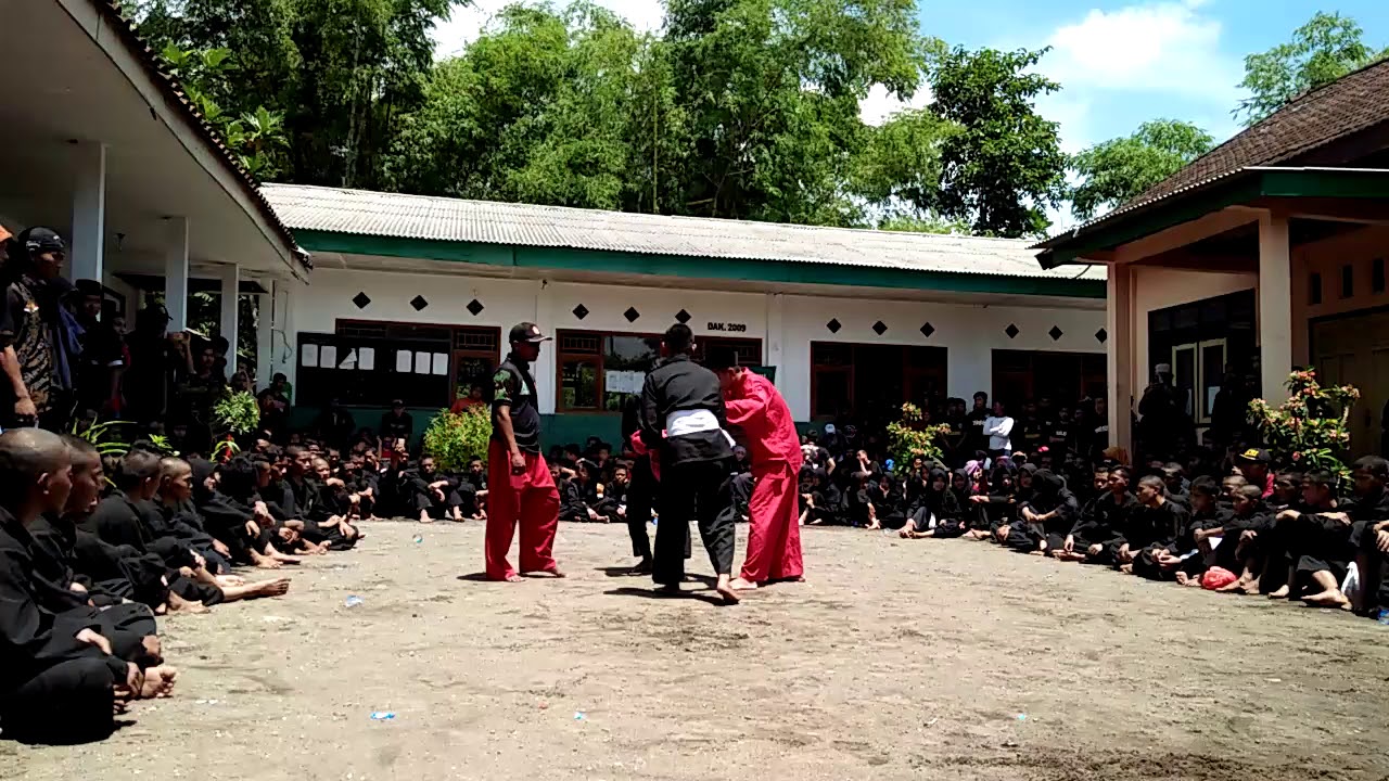 Pagar nusa nganjuk timur pengesahan siswa baru - YouTube