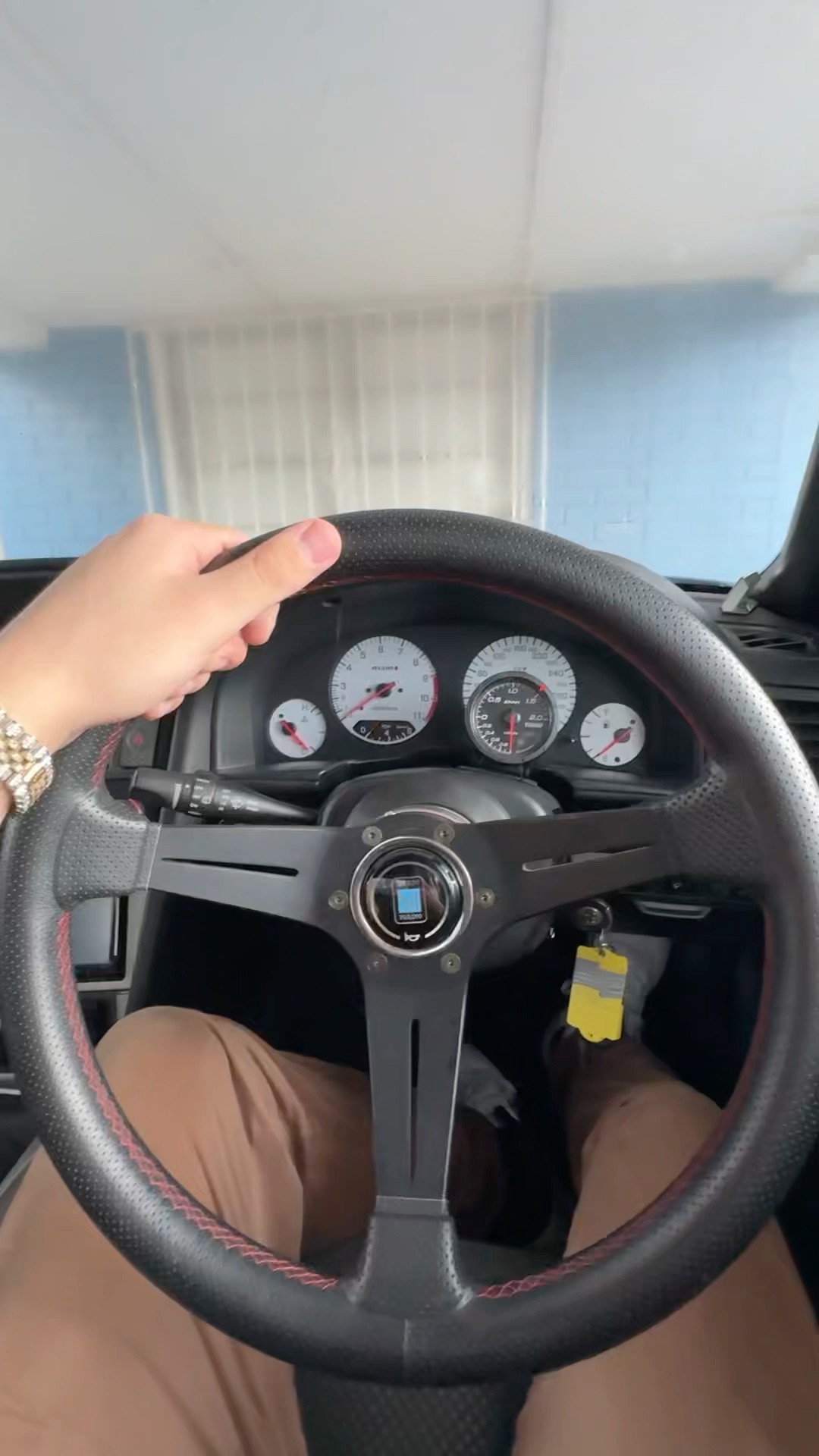 ASÍ ES EL INTERIOR DEL SKYLINE R34 GTR