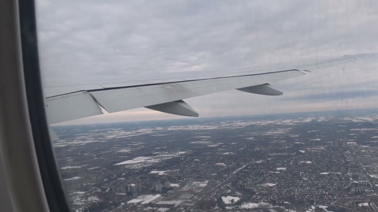Air Canada 777-300ER Taking of from Toronto 4K