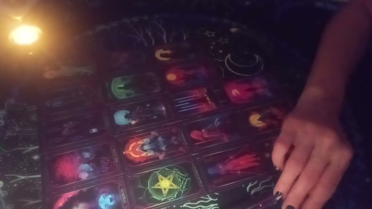 👑 Κάποιος είναι αποφασισμένος και κάνει σχέδια για σας... Τι θα συμβεί μεταξύ σας; 👑