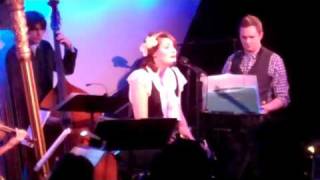 Les Bandits Present Parlez-Moi Damour