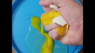 Crack an egg with one hand (reverse video)