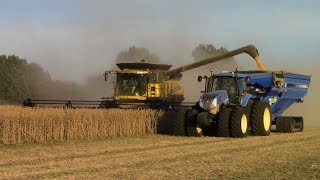 New Holland CR8090 Twin Rotor Combine Harvesting Soybeans