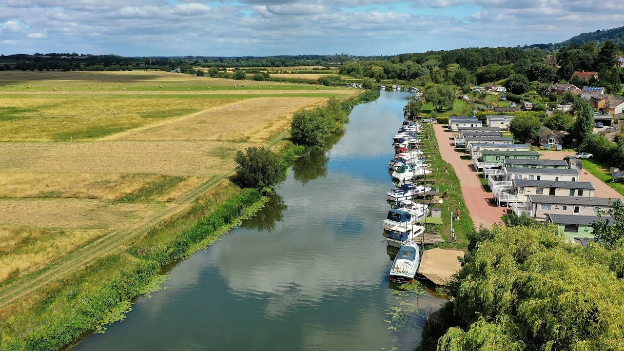Bredon Marina - Gloucestersire in D-LOG format.