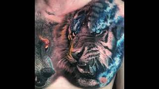 Tatuaje tigre y lobo en el pecho