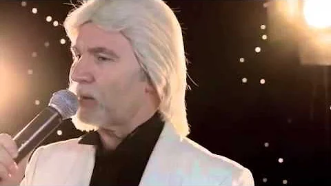 Pat Cairns as Kenny Rogers