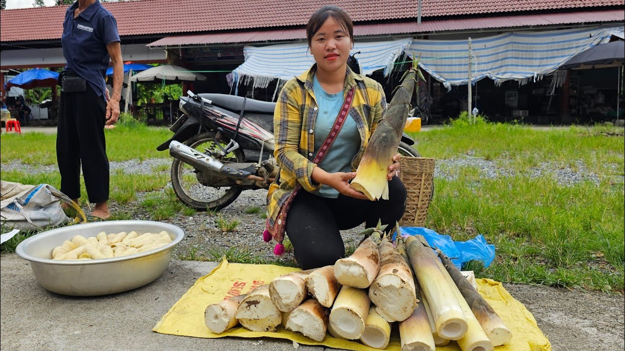 Harvesting agricultural products from the forest to sell: The daily life of a young couple.