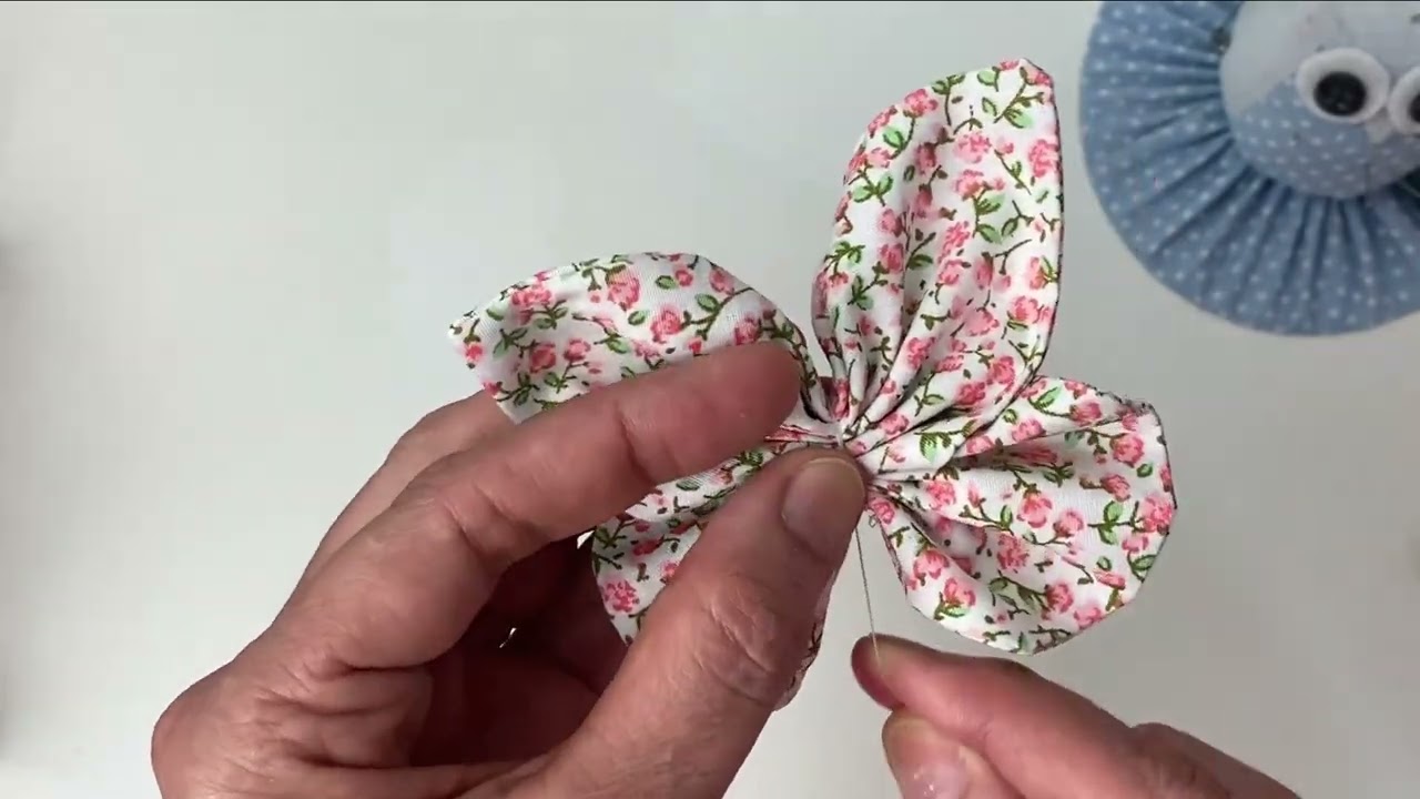 Вы не поверите, насколько быстро и легко можно сделать бабочку из ткани своими руками.