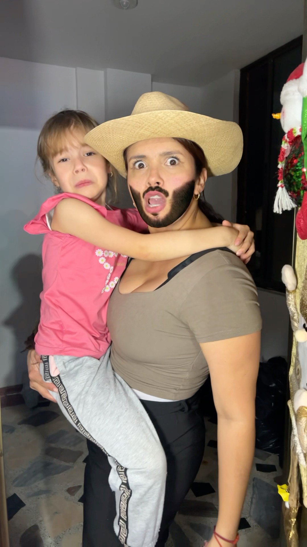 Vecinos amargados ?#humor #cosasdefamilia #humorfamiliar #shortviral #greenscreen