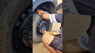 गाड़ी का टायर कैसे बदले #automobile #mrf #viral #automotive #autolegend #mistri #repairs