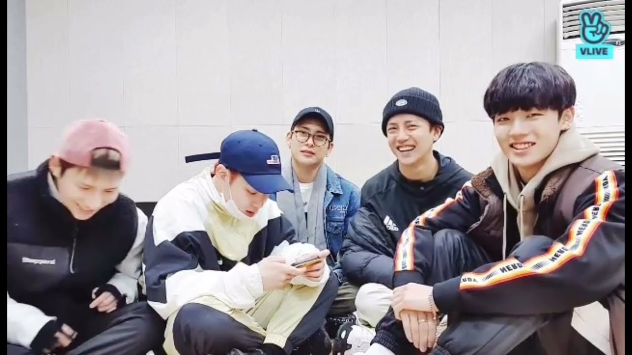 The 5 members gathered in the middle of the night 😆 • A.C.E vlive 2020.01.09 [eng sub] 에이스
