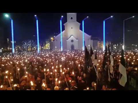 Video: Iga-aastane Tõrvikurongkäik Kertši Linnas