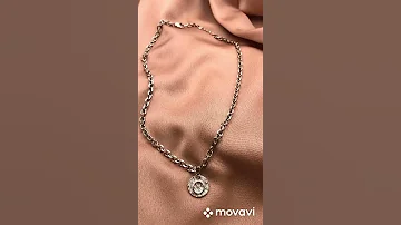Именные буквы на цепочке.