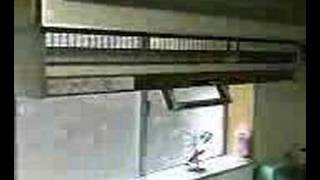 オートムーブのついたつり戸棚です