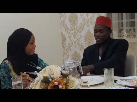 STORY ZA MEZANI P01: SIKILIZA MAJIBU YA MPEMBA ANAVOJIBU KWA MKE WAKE 