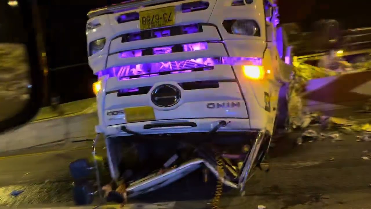 อุบัติเหตุดอยลวกถนนสายแม่สอดตากณตอนนี้เลยครับ ￼