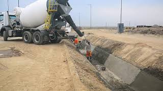 Avances de obra en DOCTA | Hormigonado de canales de desagüe pluvial | Lotes en Córdoba