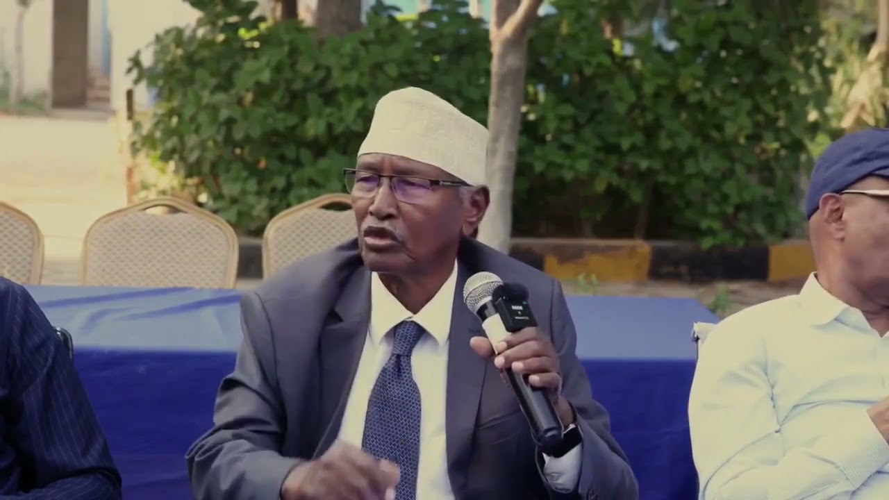 Deg Deg: Senator Faroole oo si ka sheekeye dastuurka Cusub uu Xasan Sheekh qortay..