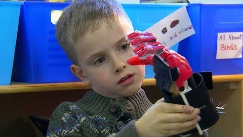 Student makes low-cost prosthetic with 3D printer