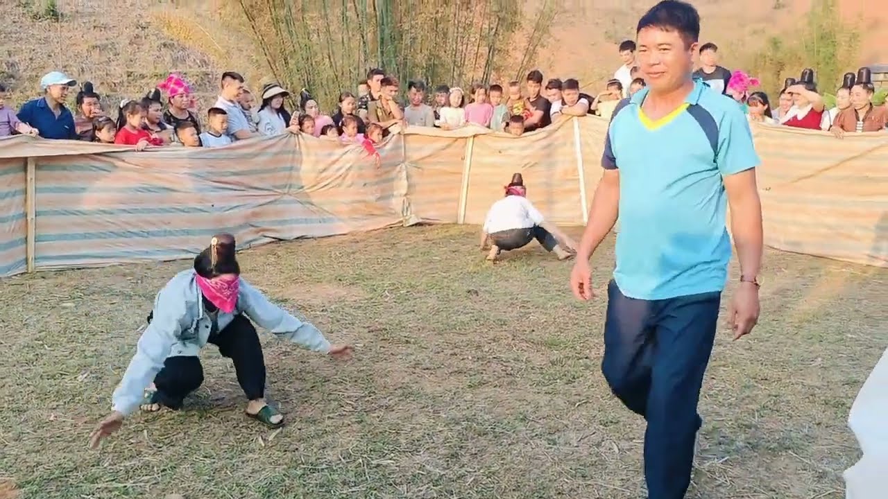 Trò chơi bịt mắt bắt vịt của chị em bản nong bó sinh sơn la