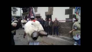 Los ioaldunak de Zubieta visitan a los de Ituren