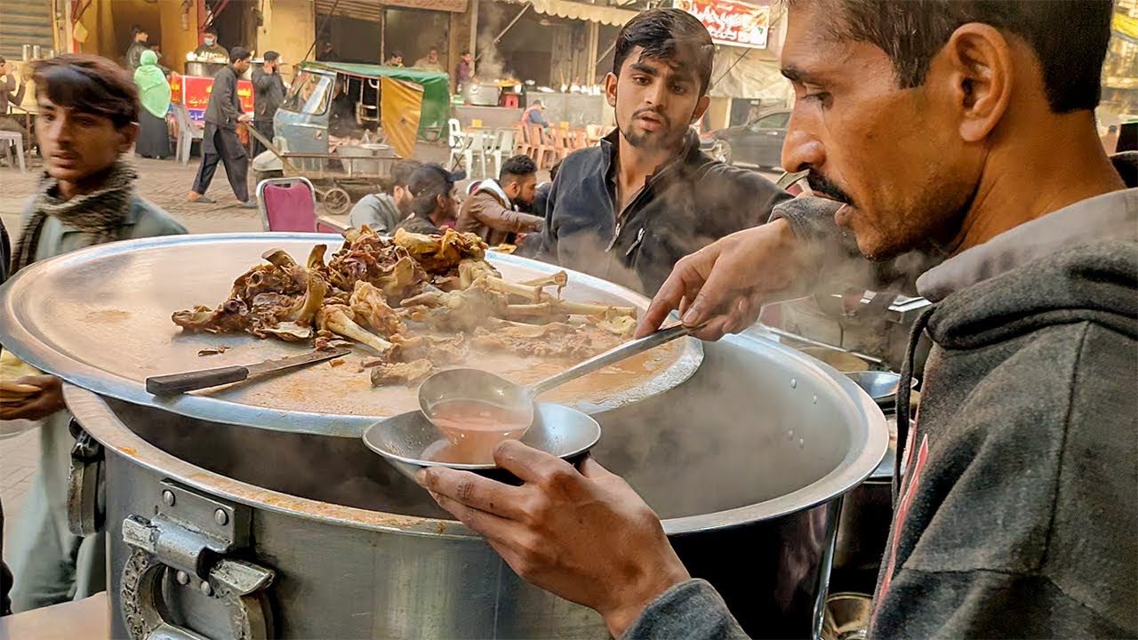Lahore's Best Street Food SIRI PAYA at Gawalmandi Food Street | Mutton Trotters & Brain | S