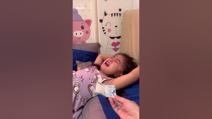 Toddler stops crying only when she gets cash