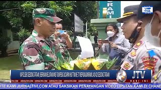 KAPOLSEK GEDONG TATAAN, BERIKAN KEJUTAN NASI TUMPENG UCAPAN HUT TNI KE 77 KEPADA DANRAMIL 421-02