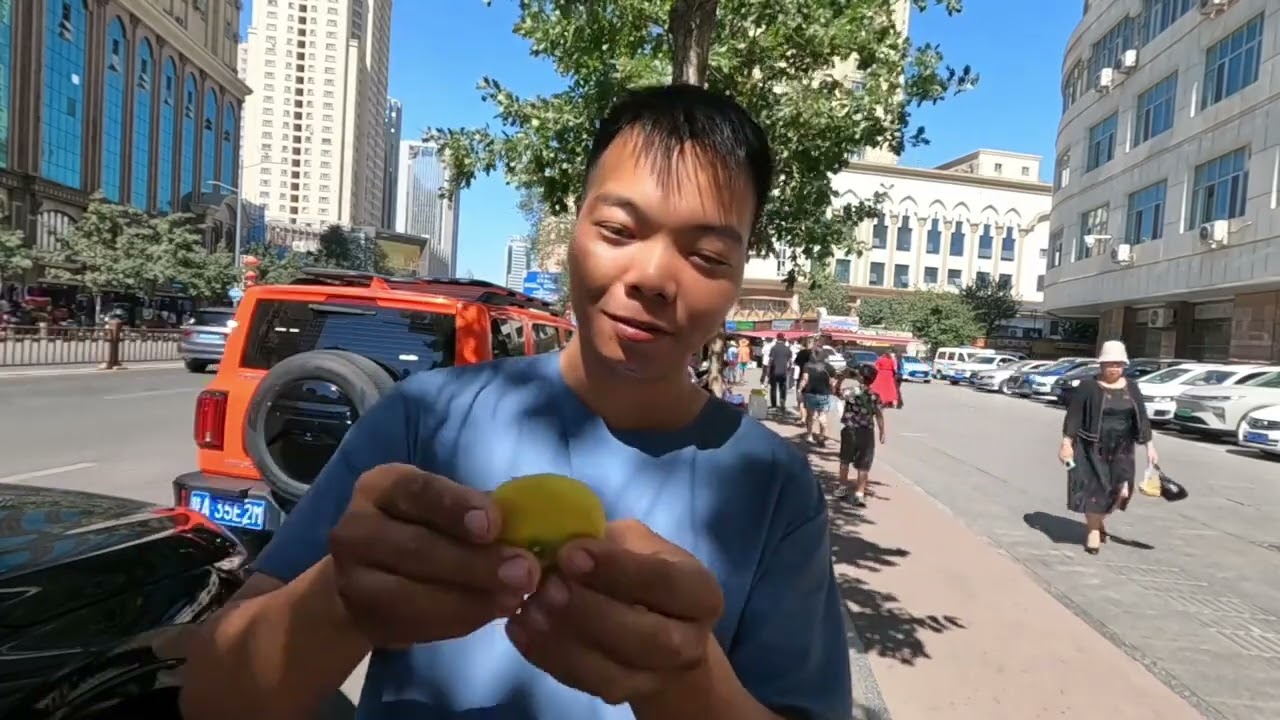 挑战一下一百块在新疆繁华地段能吃多少美食？最后一个最有性价比